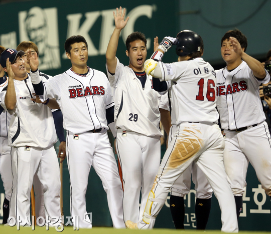 [포토] 투런포 이원석 '명승부에 쐐기를!'