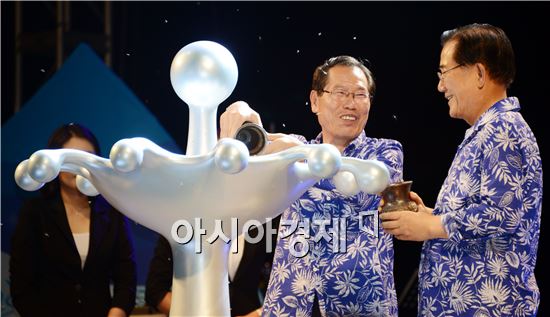 [포토]합수식에 참석한 이명흠 장흥군수와 박준영 전남지사