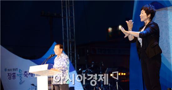 [포토]장흥 물축제 개막 수화 통역 눈길