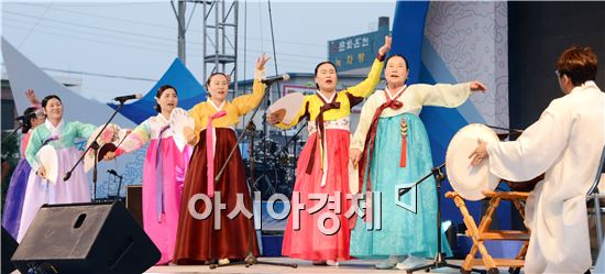 [포토]장흥 물축제 개막 축하 공연 
