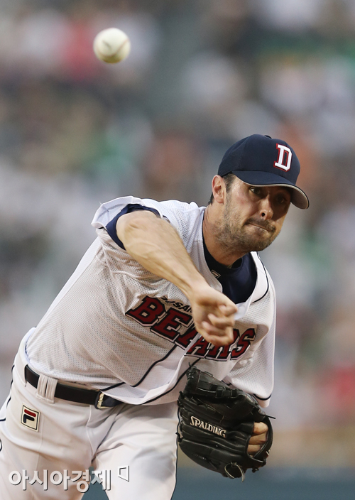 [포토] 핸킨스 '내가 두산의 새 외국인 투수!'