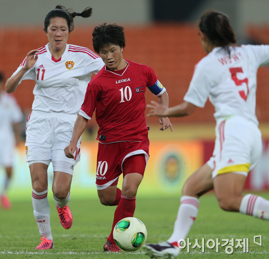 [포토] 돌파하는 북한 라은심