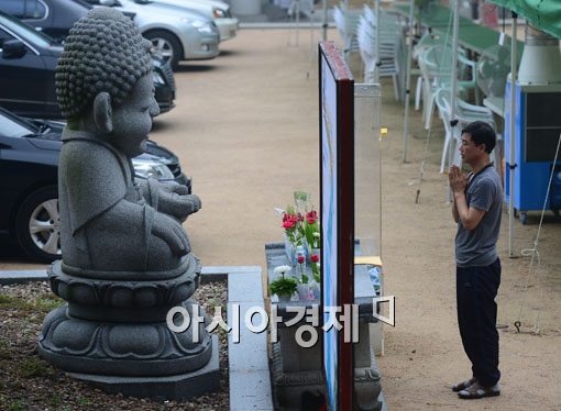 [포토]기도, 듣고 계시죠?