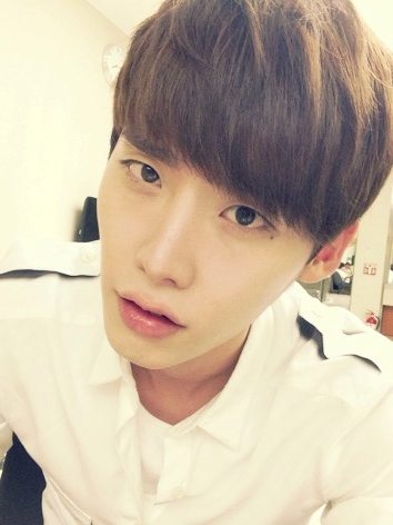 이종석 셀카, 무결점 피부+ V라인 자랑 '여심흔들'