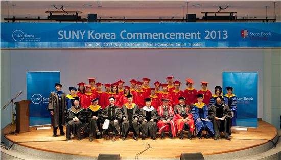 지난 6월에 열린 한국뉴욕주립대 제1회 대학원졸업식 모습