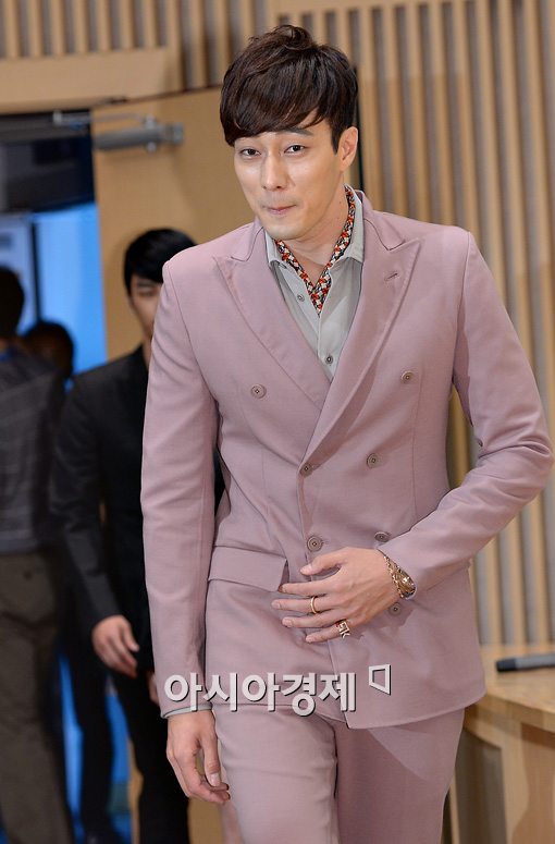 [포토]긴장한 소지섭? 입이 바짝 마르네!