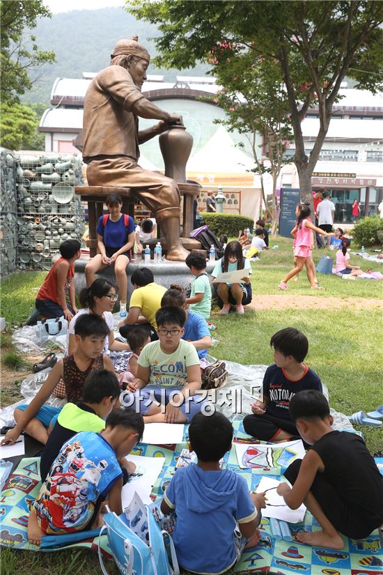 [포토]비색(翡色)을 화폭에 담아볼까