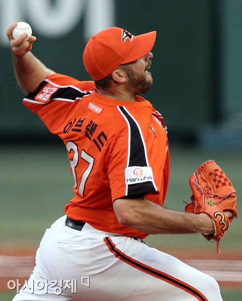 [포토] 이브랜드 '오늘 타선 지원 최곤데'