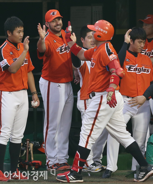 [포토] 이브랜드 '김태균 최고다!'