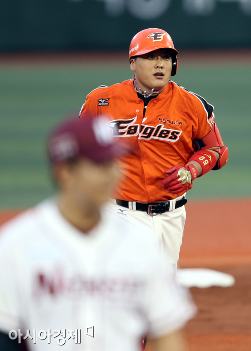 [포토] 김태균 '넘겼어!'