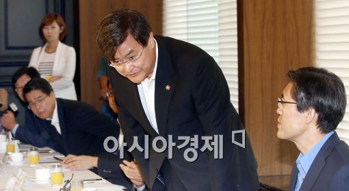 [포토]인사하는 서승환 장관