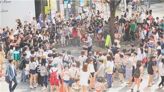 김태원, 자살 방지 위해 프리허그…즉석 고민상담까지