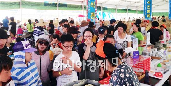 세계음식 여행 정남진 장흥 물축제에서 만나다 