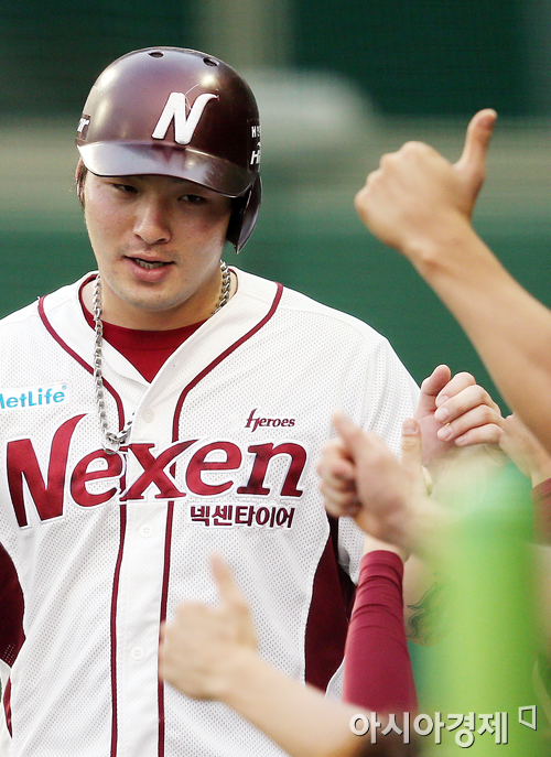 [포토] 박병호 '엄지손가락 쑥쓰러운걸~'