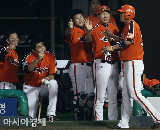 [포토] 한 점 만회하는 한화