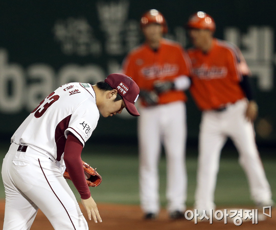 [포토] 한현희 '사구로 밀어내기라니'