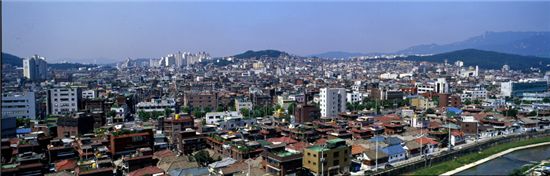 최근 들어 서울시내 재건축·재개발 사업장에서 리스크를 줄이기 위한 개발안이 등장하고 있다.
