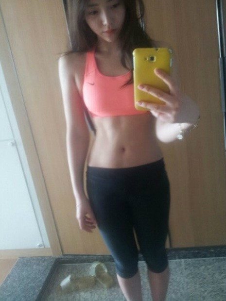 천이슬 무보정 몸매, 아찔한 복근 공개 '잘록한 허리라인'