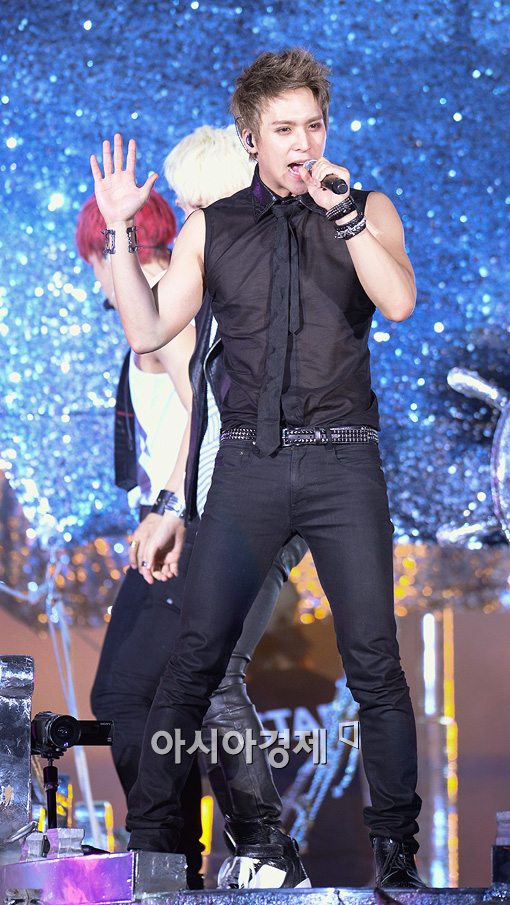 [포토]비스트 손동운, 女心 녹이는 '우월한 기럭지'