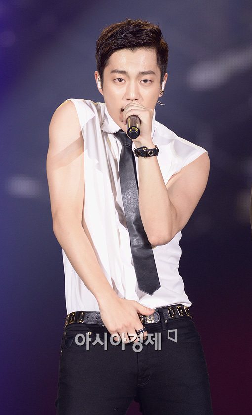 [포토]윤두준, 소녀팬을 흥분시킨 '섹시댄스'