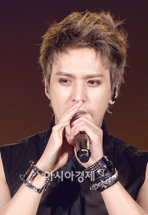 [포토]비스트 손동운, 가까이서 보면 심장이 '바운스 바운스'