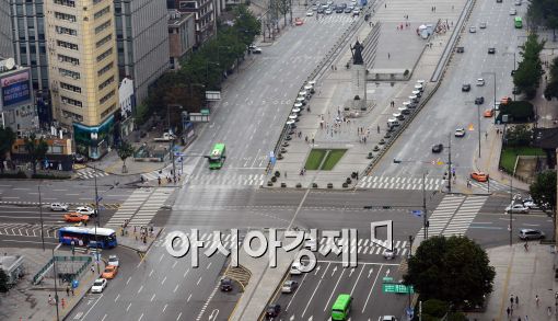 [포토]너무 한산한 광화문 거리