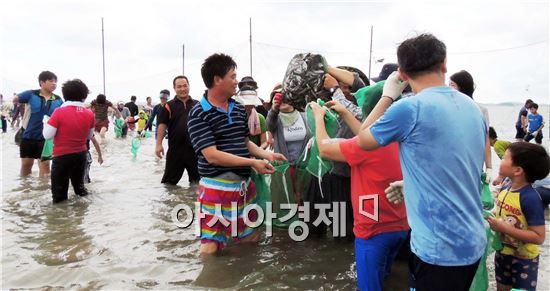 [포토]고기도 잡고 피서도 즐기고 