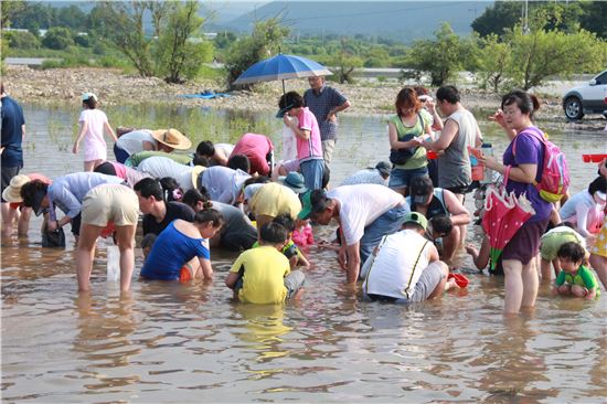 농촌체험마을 홍보하고 장학금 받은 대학생들