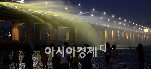 [포토]열대야 속 아름다운 분수 쇼