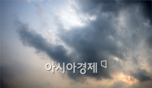 [포토]해 가리는 먹구름