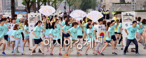 [포토]'부채 바람 좋아요~', 다함께 에너지 국민대스