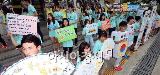 [포토]부채질로 정전 위험 막아요~