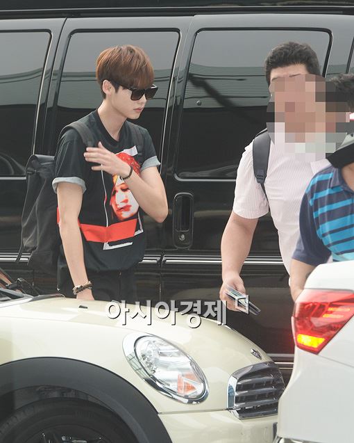 [포토]이종석 공항 패션, 차에서 내린 모습도 '화보'