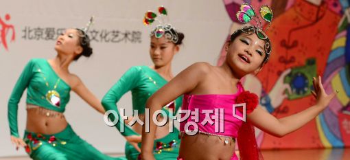 [포토]중국 어린이들이 선보이는 전통 무용