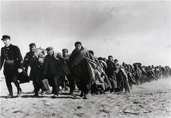 카파 탄생 100주년, '첫 종군기자'의 앵글을 만나다