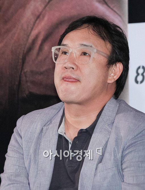 [포토]김성수 감독, 많은 취재진에 '긴장'