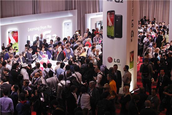 [포토]"LG G2 보러 왔어요"…미국 뉴욕 행사장 북적