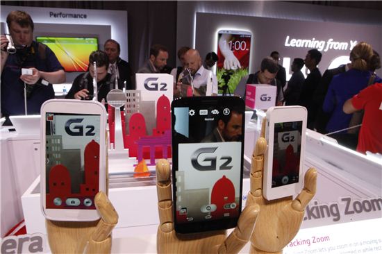 [포토]"LG G2 보러 왔어요"…미국 뉴욕 행사장 북적