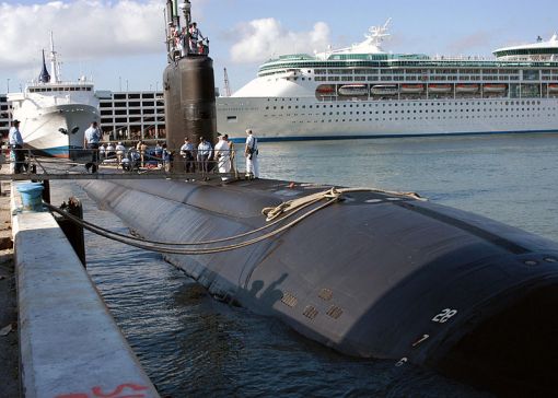 폐기처분되는 미국 공격잠수함 마이애미함 화재전 사진