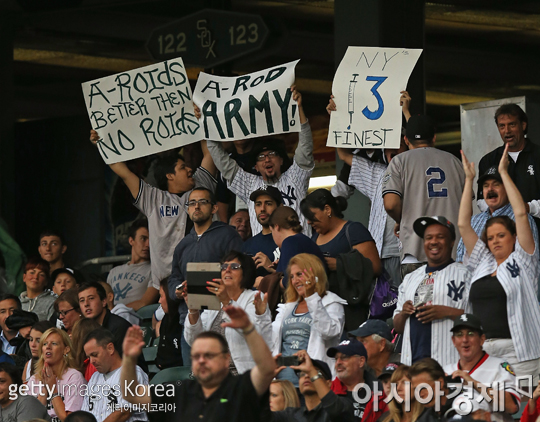 알렉스 로드리게스의 경기 출장을 반대하는 야구팬들[사진=Getty Images/멀티비츠] 