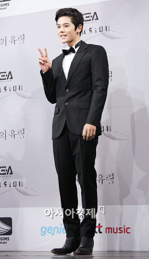 [포토]김동준, 깜찍한 애교는 'V'