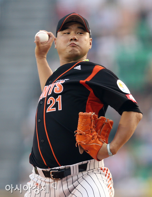 [포토] 역투하는 롯데 선발 송승준