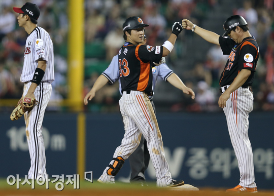 [포토] 적시타 정훈 '달아나자~'