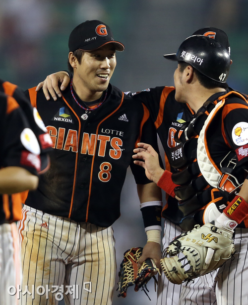 [포토] 전준우 '마지막 호수비 엄청났지?'