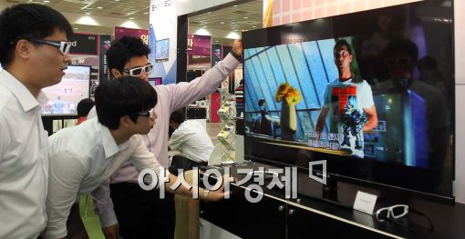 [포토]'3D TV로 영화 시청하세요~'
