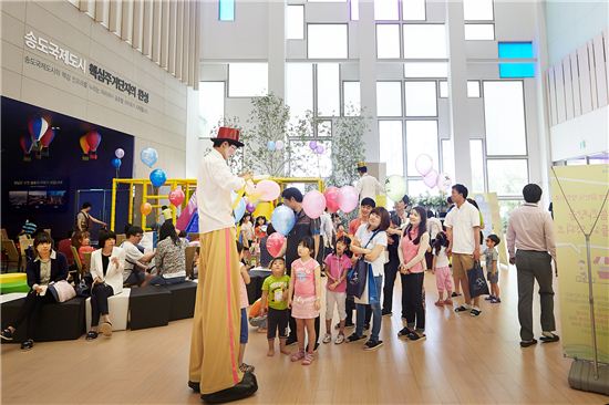 견본주택으로 휴가 떠난 '휴테크족'…휴가비도 받아