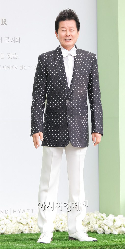 [포토]'이민정 이병헌 하객' 태진아, "아들 딸 많이 낳으세요!"