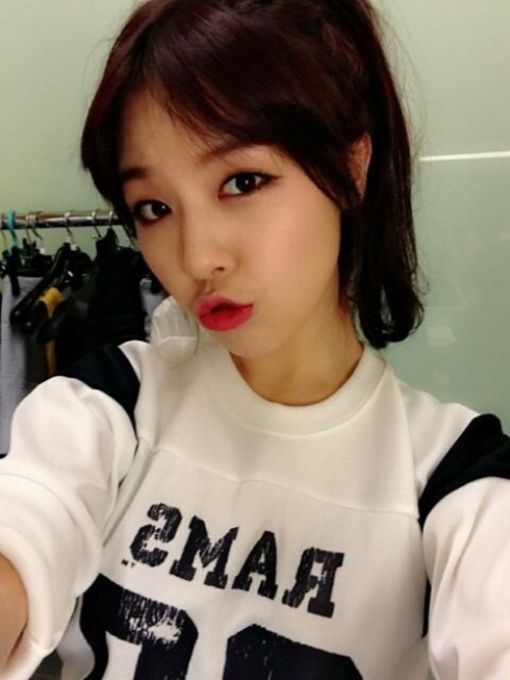 민아 붕어입술, 카메라 향해 입술 쭉 내밀고 '귀요미'