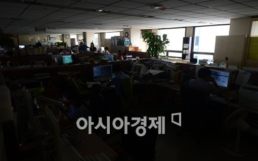 [포토]어둠 속 근무 