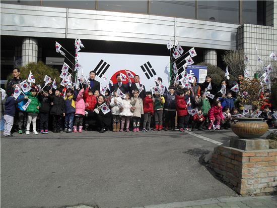 8.15 광복절 앞두고 송파구 전역 태극기 물결